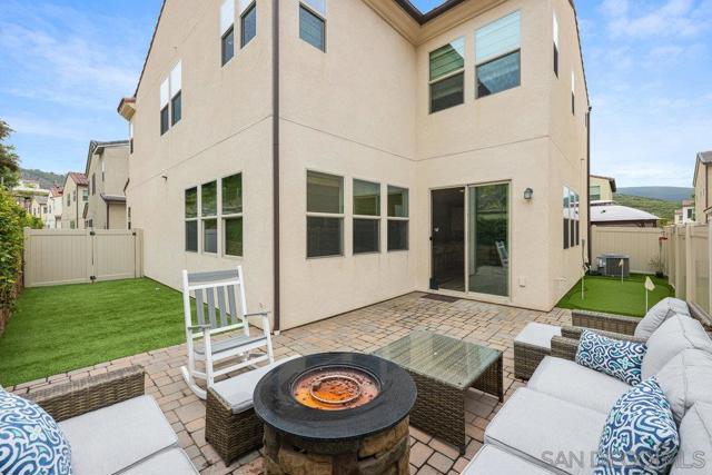 712 Gemstone Dr, San Marcos CA: https://media.crmls.org/mediaz/9b8fa0d5-4f91-46a1-b8a2-c4a0c3082062.jpg