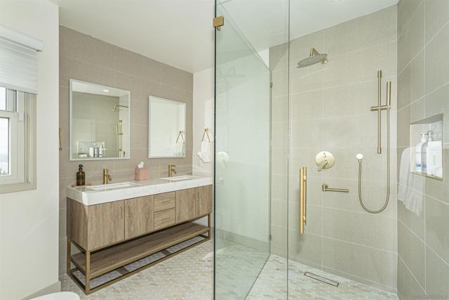 7362 Brodiaea Way, La Jolla CA: https://media.crmls.org/mediaz/9b8fa7ff-ee01-4cf5-8a45-04c4a5d031a8.jpg