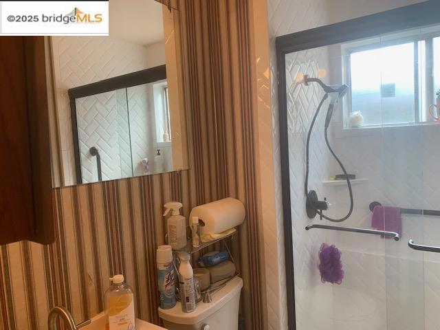 25 Woodcliff Ct, Oakland CA: https://media.crmls.org/mediaz/9b901d21-8131-46b7-a771-38d3c00527d8.jpg