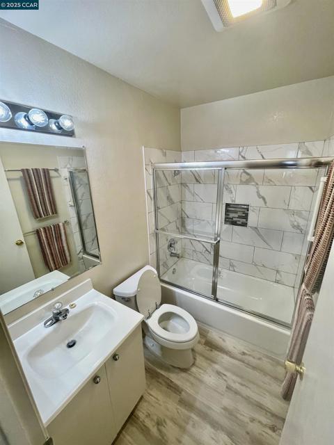 1 Bluff Ct, Hercules CA: https://media.crmls.org/mediaz/9b90aed4-b1ac-4527-85e1-db9beaca2e8e.jpg