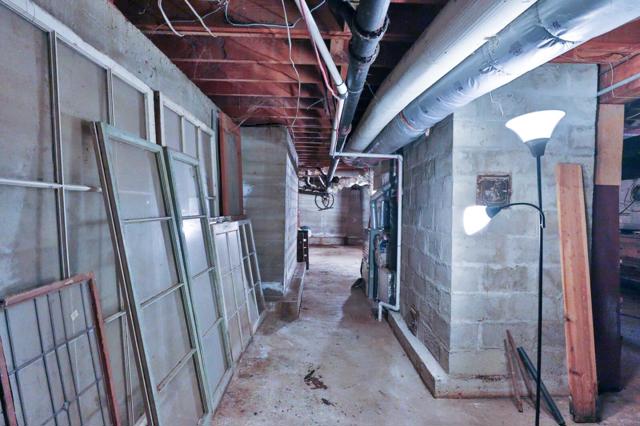 4980 Paradise Drive, Tiburon CA: https://media.crmls.org/mediaz/9b90f5f7-1110-467b-8fff-22908e27e6bc.jpg