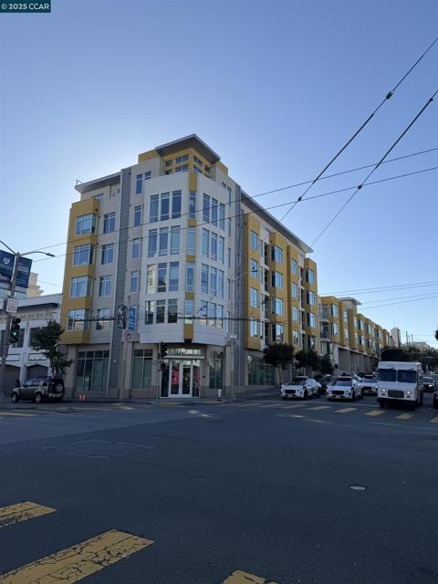 2655 Bush, San Francisco CA: https://media.crmls.org/mediaz/9b915033-3ce3-4e5f-ab1f-37b0a0b6f8ae.jpg