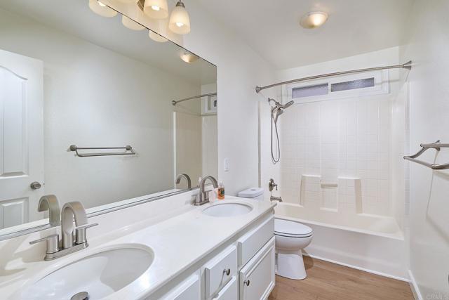339 La Purisma Way, Oceanside CA: https://media.crmls.org/mediaz/9b91b529-a971-4b8e-8261-94f3d0a880e3.jpg