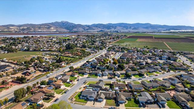 12932 Truman Street, Salinas CA: https://media.crmls.org/mediaz/9b9206b3-2c15-46e4-aeec-3f1702aba2fb.jpg