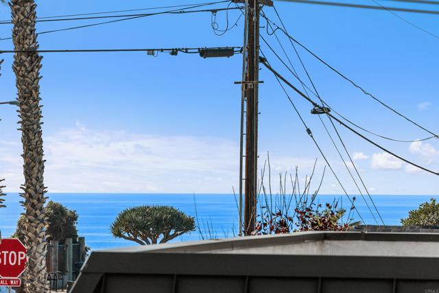 Detail Gallery Image 12 of 32 For 458 3rd St, Encinitas,  CA 92024 - 3 Beds | 3 Baths