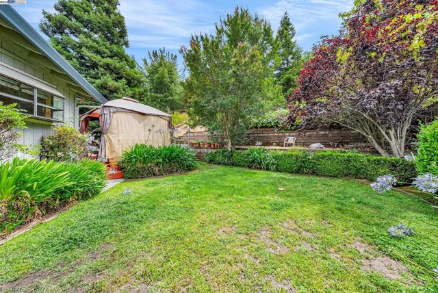 22 Cobblestone Ct, San Ramon CA: https://media.crmls.org/mediaz/9b924068-37a7-4142-98bc-36ff5fad6154.jpg