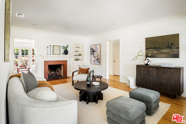 1475 Edris Drive, Los Angeles CA: https://media.crmls.org/mediaz/9b92af43-08ad-4c97-94b9-0ec661cdeca7.jpg