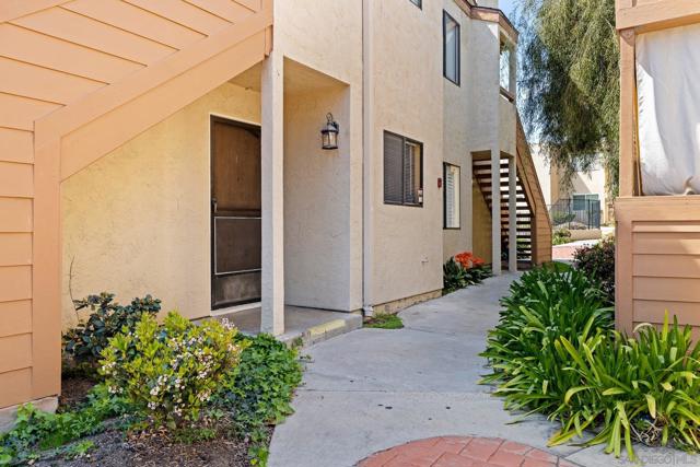 2920 Briarwood Rd, Bonita CA: https://media.crmls.org/mediaz/9b92bb69-492a-4115-a492-7942b4e5b6cc.jpg