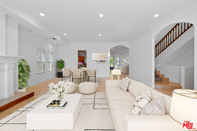 7412 Denrock Avenue, Los Angeles CA: https://media.crmls.org/mediaz/9b93147e-02e2-4872-99e2-ddf4be7e38ae.jpg