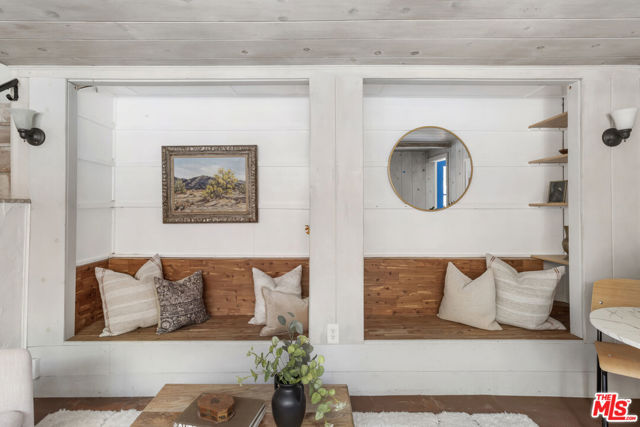 10411 Quito Lane, Los Angeles CA: https://media.crmls.org/mediaz/9b9367d1-4a92-489a-844b-144ab95465a8.jpg