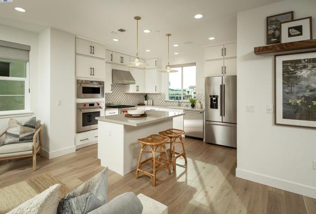 114 Compass Drive, Napa CA: https://media.crmls.org/mediaz/9b93af01-92cf-46df-a134-4f14f126cb57.jpg