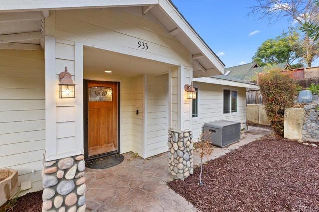 Image 27 of 35 For 933 Silverbrook Drive