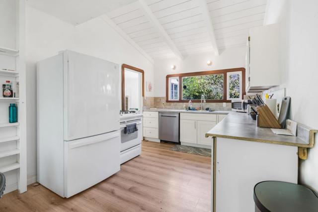 495 Bird Avenue, Los Gatos CA: https://media.crmls.org/mediaz/9b93eb53-b031-419d-85a0-6c802075b419.jpg