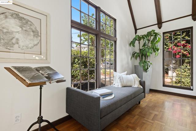 1048 Annerley Rd, Oakland CA: https://media.crmls.org/mediaz/9b9427b9-28a3-4ffe-890c-7c9c654fa033.jpg
