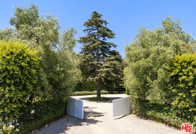 608 Stone Meadow Lane, Santa Barbara CA: https://media.crmls.org/mediaz/9b944cc3-9e60-4ff9-9ca4-be38eccb4f95.jpg