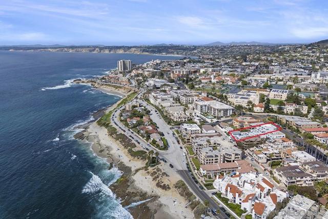 356 Prospect Street, La Jolla CA: https://media.crmls.org/mediaz/9b94e86d-6f73-439f-99ff-d9cf2c9b04b7.jpg