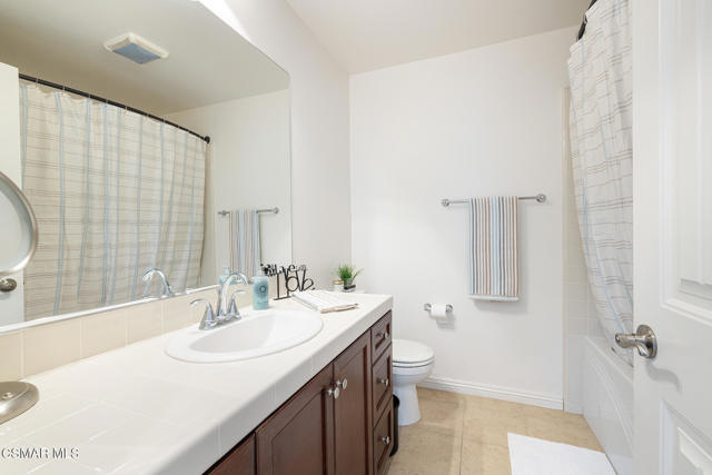 1513 Silver Shadow Drive, Newbury Park CA: https://media.crmls.org/mediaz/9b94f023-bc1e-4136-b7c9-4b6054fcd565.jpg