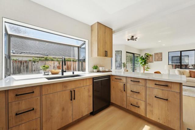 Image 47 of 98 For 762 Carlisle Way