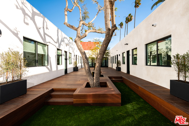 1325 Cabrillo Avenue, Venice CA: https://media.crmls.org/mediaz/9b952e6b-240e-468e-9bb7-6de1de82cbe0.jpg