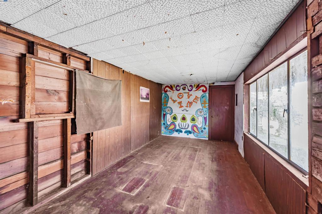 https://media.crmls.org/mediaz/9b956423-f03c-4830-a953-8887e753441a.jpg?preset=X-Large
