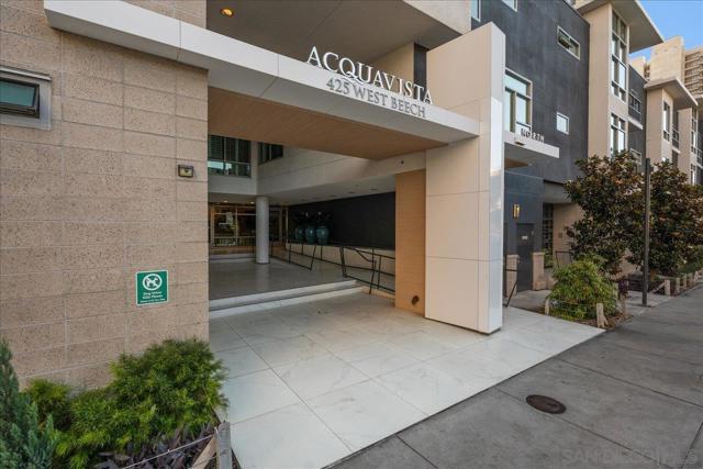 425 W Beech St, San Diego CA: https://media.crmls.org/mediaz/9b95c7d3-ab92-4414-9c0b-2889c1aa20a2.jpg