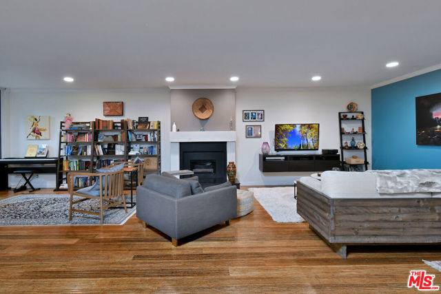 11687 Bellagio Road, Los Angeles CA: https://media.crmls.org/mediaz/9b9617b4-8eac-42c7-b2e6-71c7135d60ae.jpg