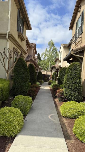 131 Lusitano Way, Gilroy CA: https://media.crmls.org/mediaz/9b961900-70bb-4a79-b44d-f7dbbececb9e.jpg