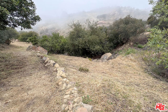 301 Loma Metisse Road, Malibu CA: https://media.crmls.org/mediaz/9b9650c0-5986-4815-9f23-0290a856863a.jpg