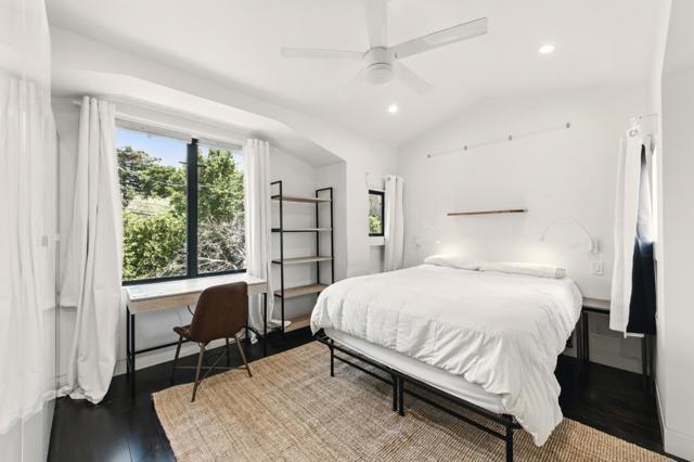 543 8th Avenue, Menlo Park CA: https://media.crmls.org/mediaz/9b96959b-c679-4585-bc02-d3a9bfa8f40b.jpg