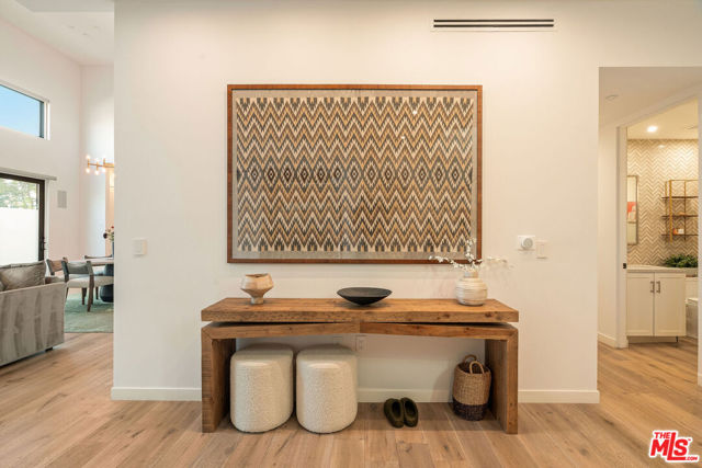 1333 Beverly Green Drive, Los Angeles CA: https://media.crmls.org/mediaz/9b969dbd-8228-45e8-a216-4eceae635d84.jpg