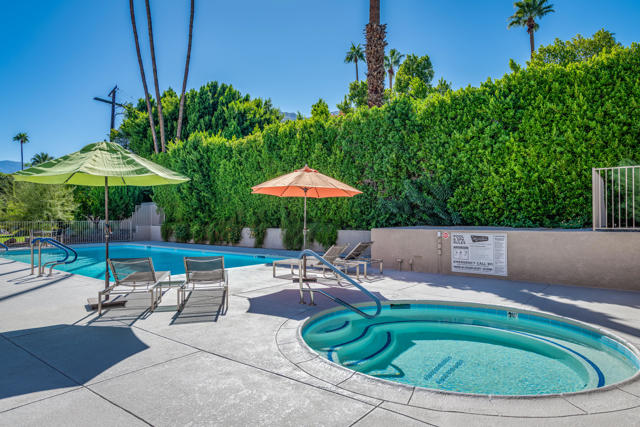 197 W Via Lola, Palm Springs CA: https://media.crmls.org/mediaz/9b96bc24-fdd2-420b-938f-9904c32bd284.jpg