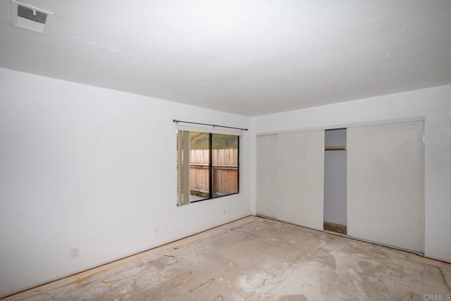 737 Nob Circle, Vista CA: https://media.crmls.org/mediaz/9b984c24-1c8d-401b-a3ee-2c2e17debeb3.jpg