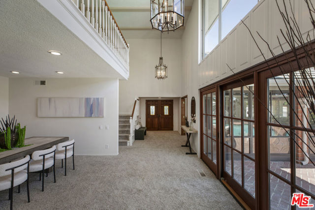 5136 Los Bonitos Way, Los Angeles CA: https://media.crmls.org/mediaz/9b989685-b4f8-4898-9366-036a21157ea7.jpg