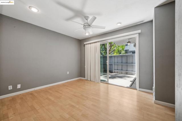 325 Kitty Hawk Rd, Alameda CA: https://media.crmls.org/mediaz/9b99084b-a591-4030-94fe-a91b432e55dd.jpg