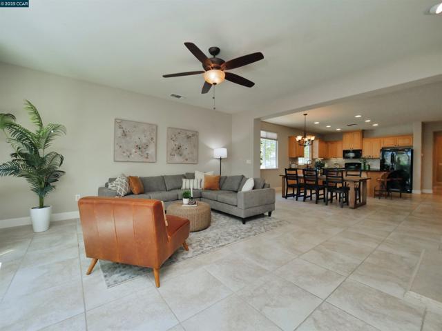 335 Suez Canal Lane, Sacramento CA: https://media.crmls.org/mediaz/9b99bf50-e140-46eb-9ed2-990e52dc326b.jpg