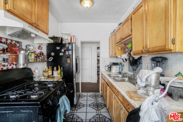 2074 W 54th Street, Los Angeles CA: https://media.crmls.org/mediaz/9b99bfff-8a7b-46ed-be65-5ba5ea9492a2.jpg
