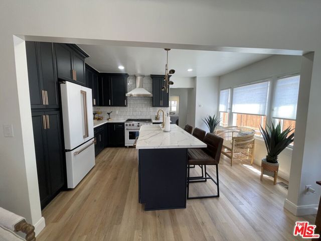 1086 West Boulevard, Los Angeles CA: https://media.crmls.org/mediaz/9b9a1c9a-6d17-40e3-98cc-3722f8f761f9.jpg
