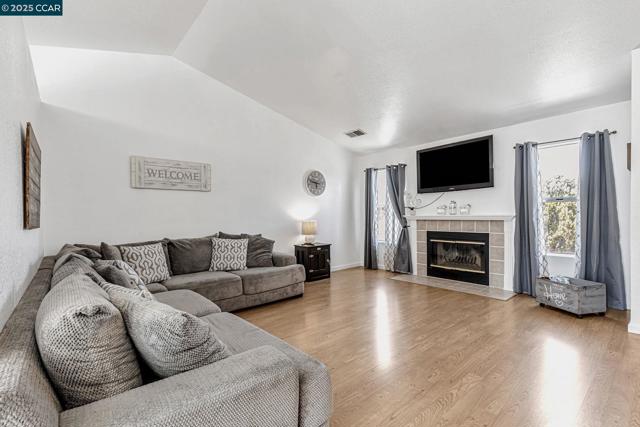 1771 Schooner Way, Pittsburg CA: https://media.crmls.org/mediaz/9b9ac25b-2e30-42e5-9f9b-1c87f9a6d2f2.jpg