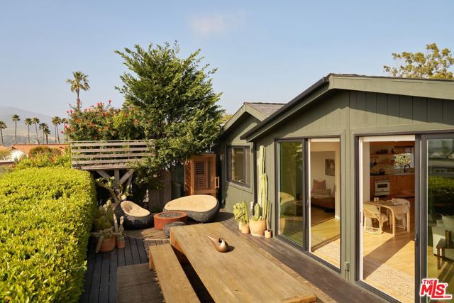 29500 Heathercliff Road, Malibu CA: https://media.crmls.org/mediaz/9b9b3b27-910b-49dd-b6af-77c809752851.jpg