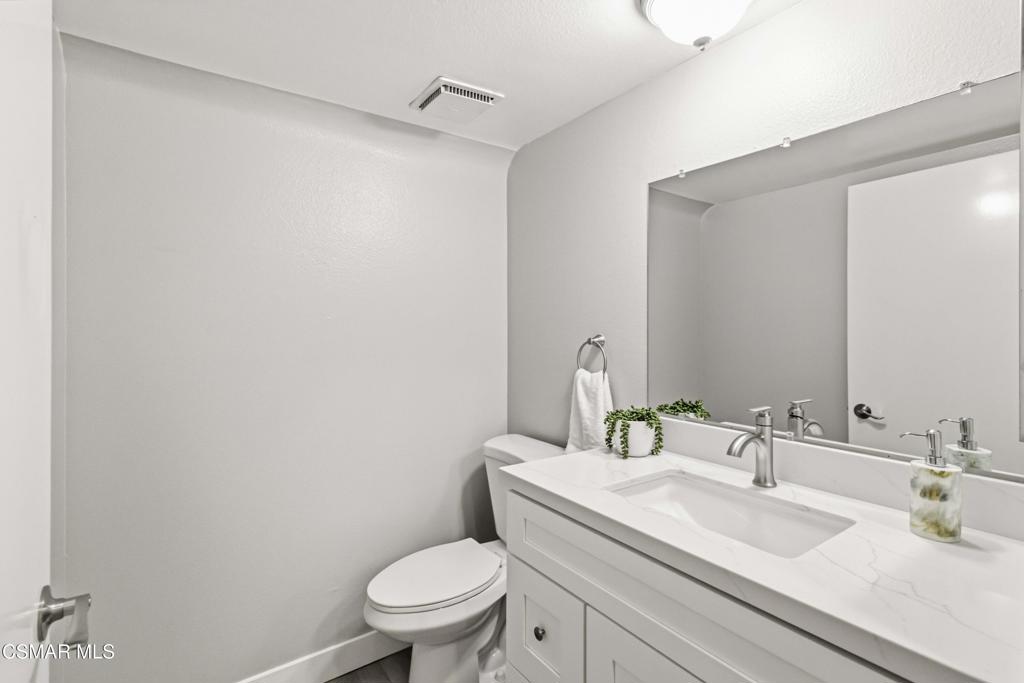 https://media.crmls.org/mediaz/9b9bc966-936d-4cf1-8765-146e0a3c9d38.jpg?preset=X-Large