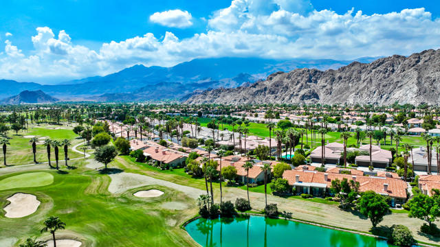 54624 Shoal Creek, La Quinta CA: https://media.crmls.org/mediaz/9b9c32f6-ac92-4d31-9532-a7344ad32906.jpg