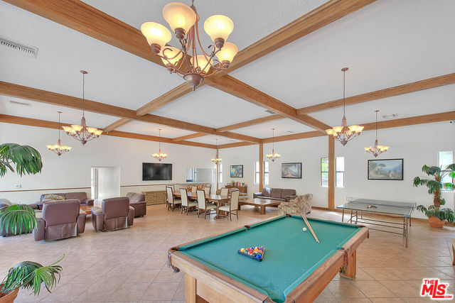 6752 Hillpark Drive, Los Angeles CA: https://media.crmls.org/mediaz/9b9ca7cd-55ab-405c-b7e1-2dd7d60e4054.jpg