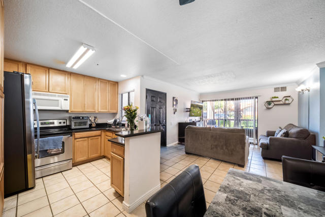 Image 18 of 31 For 78650 Avenue 42  101