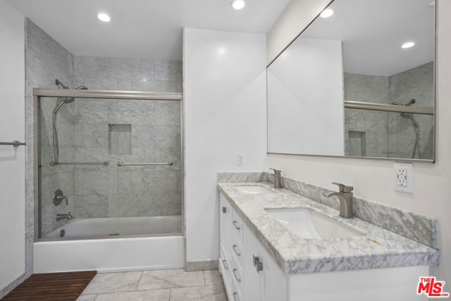 9747 Haines Canyon Avenue, Tujunga CA: https://media.crmls.org/mediaz/9b9d0df1-dc47-465e-b8a8-071238ca84cb.jpg