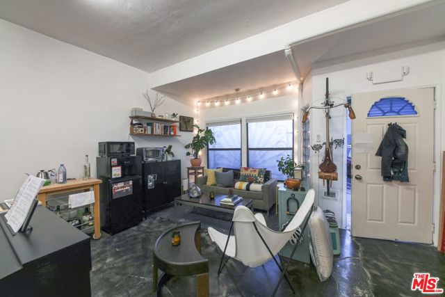 2646 La Cienega Avenue, Los Angeles CA: https://media.crmls.org/mediaz/9b9d2e57-c8ca-435c-9c1a-b10cb38f2ed7.jpg