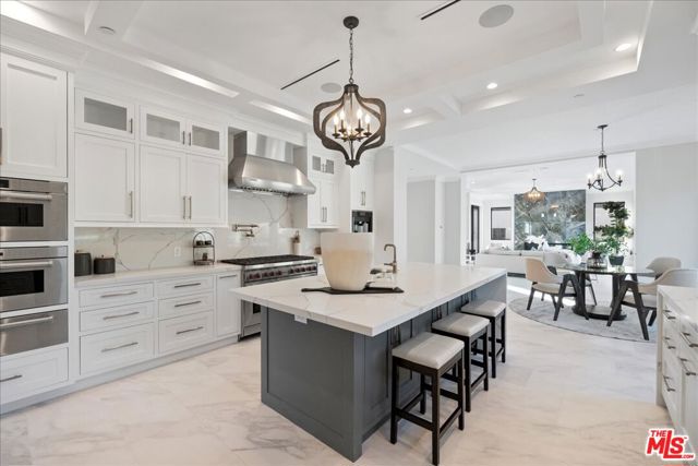 4351 Vanalden Avenue, Tarzana CA: https://media.crmls.org/mediaz/9b9d5b1c-a973-46d7-98c0-9c161745cdfb.jpg