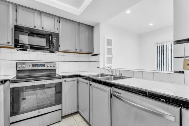 819 15th Street, Oakland CA: https://media.crmls.org/mediaz/9b9de984-53a6-456b-ab7d-5d9318e7a493.jpg