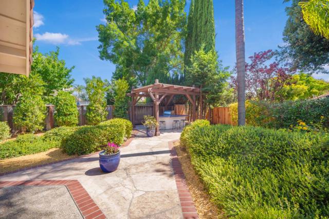 17157 Heatherwood Way, Morgan Hill CA: https://media.crmls.org/mediaz/9b9e3c94-2ff5-4fe2-ab86-9f26af3db6b2.jpg