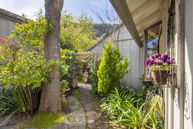 9565 Oak Court, Carmel CA: https://media.crmls.org/mediaz/9b9e728a-0f17-4f94-b423-17155e30dd38.jpg