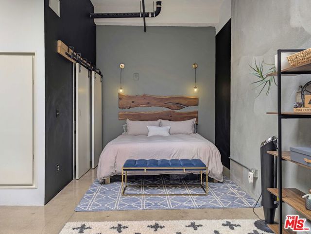 738 S Los Angeles Street, Los Angeles CA: https://media.crmls.org/mediaz/9b9e874b-a3ae-4c70-9188-fb89557aa2ee.jpg
